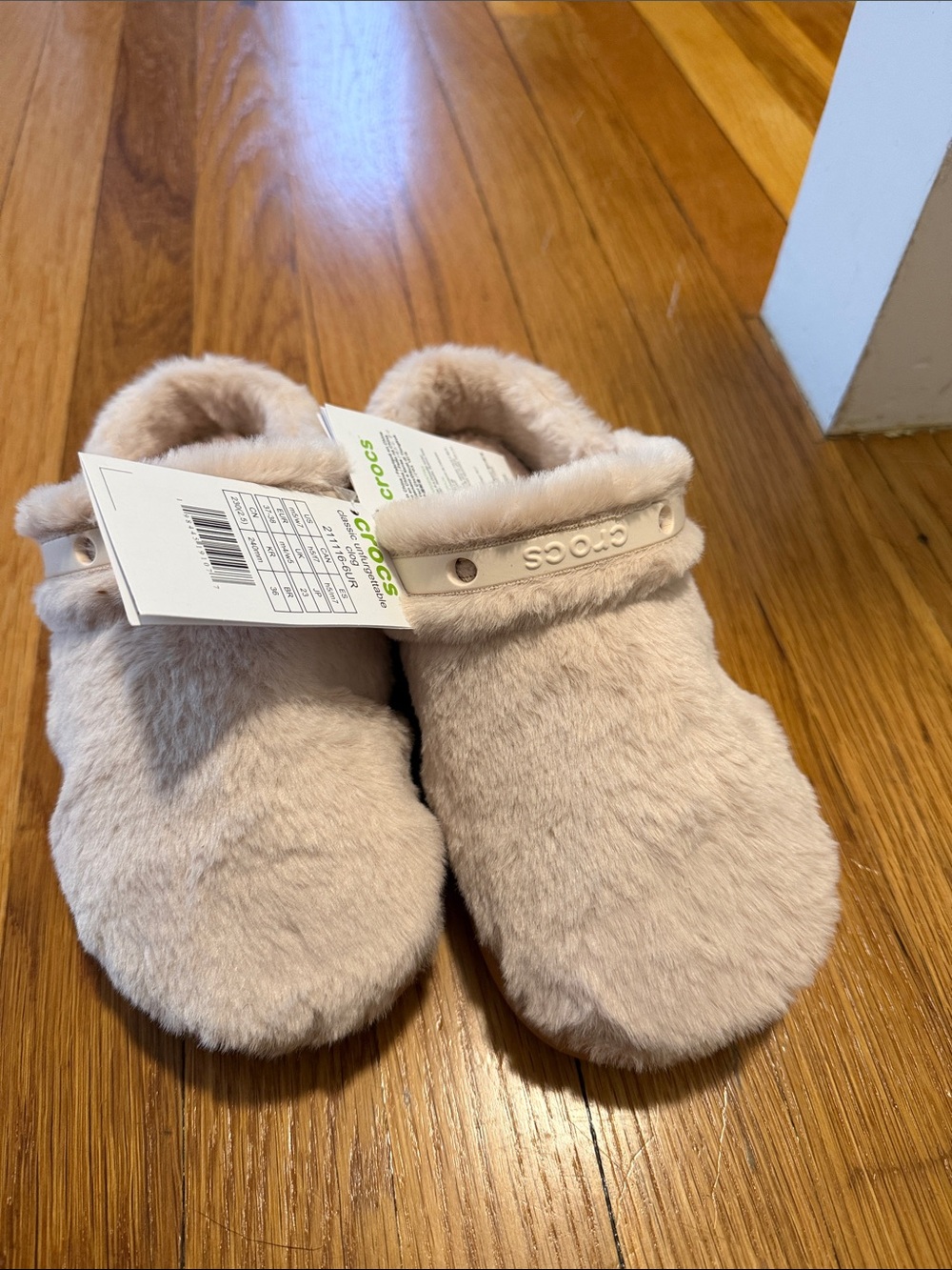 CROCS Plush Fuzzy Clog in Light pink